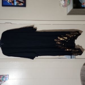 Torrid size 3X / 4X black with gold trim kimono